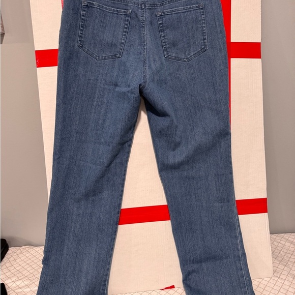 Gloria Vanderbilt Classic Denim Straight Leg Jeans - Picture 6 of 13